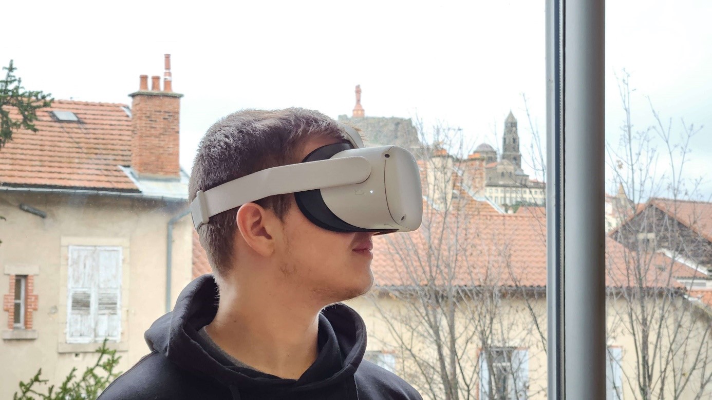 etudiant-informatique-graphique-puy-en-velay-casque-realite-virtuelle
